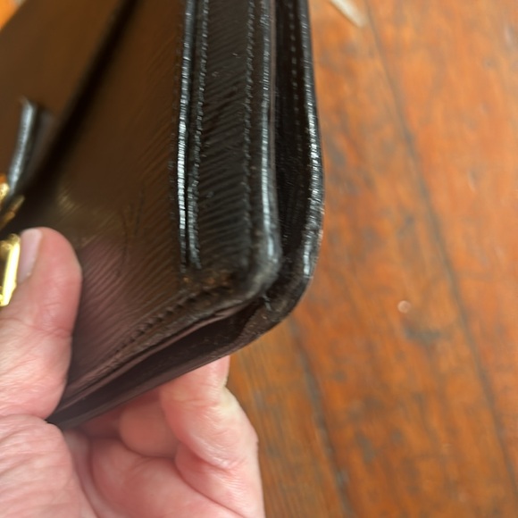 Epi Pochette Sellier Dragonne Clutch Black - Picture 5 of 12